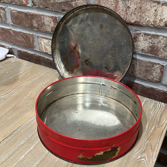 Vintage Fireside Gems Cookie Tin - Picture 8 of 12